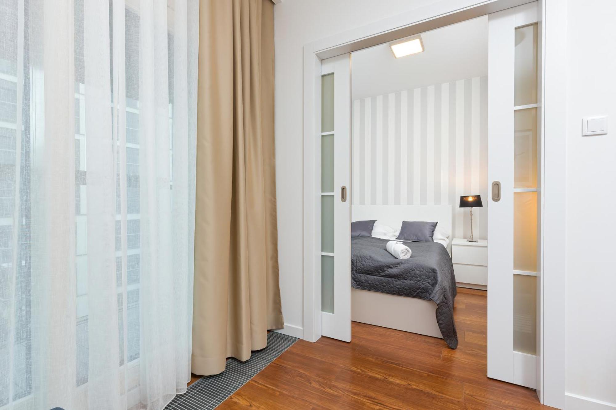 ורשה Royal City Center Mennica Residence By Noclegi Renters מראה חיצוני תמונה