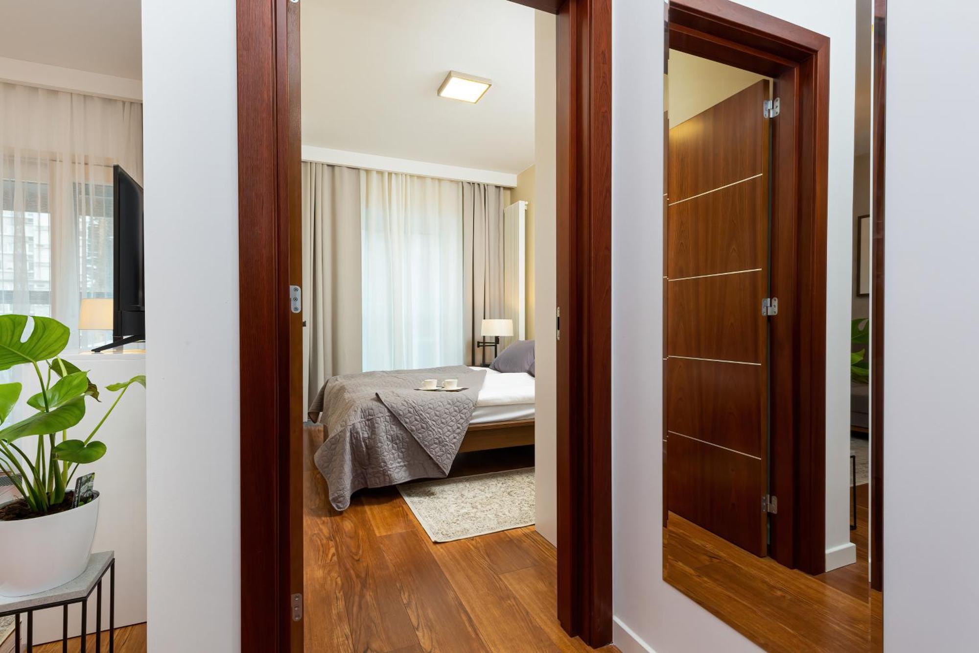 ורשה Royal City Center Mennica Residence By Noclegi Renters מראה חיצוני תמונה